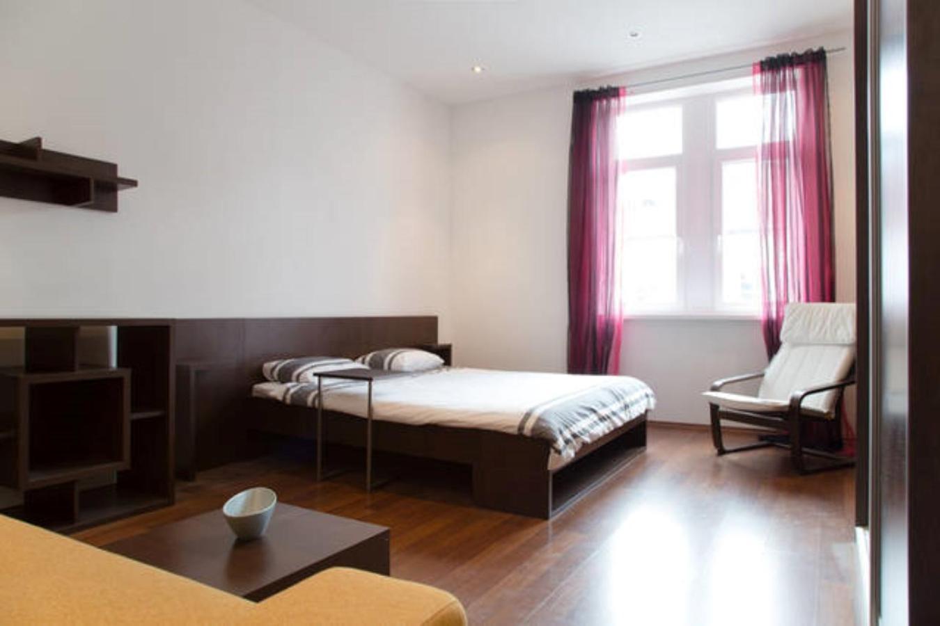 Romantic Central Flat Братислава Екстер'єр фото
