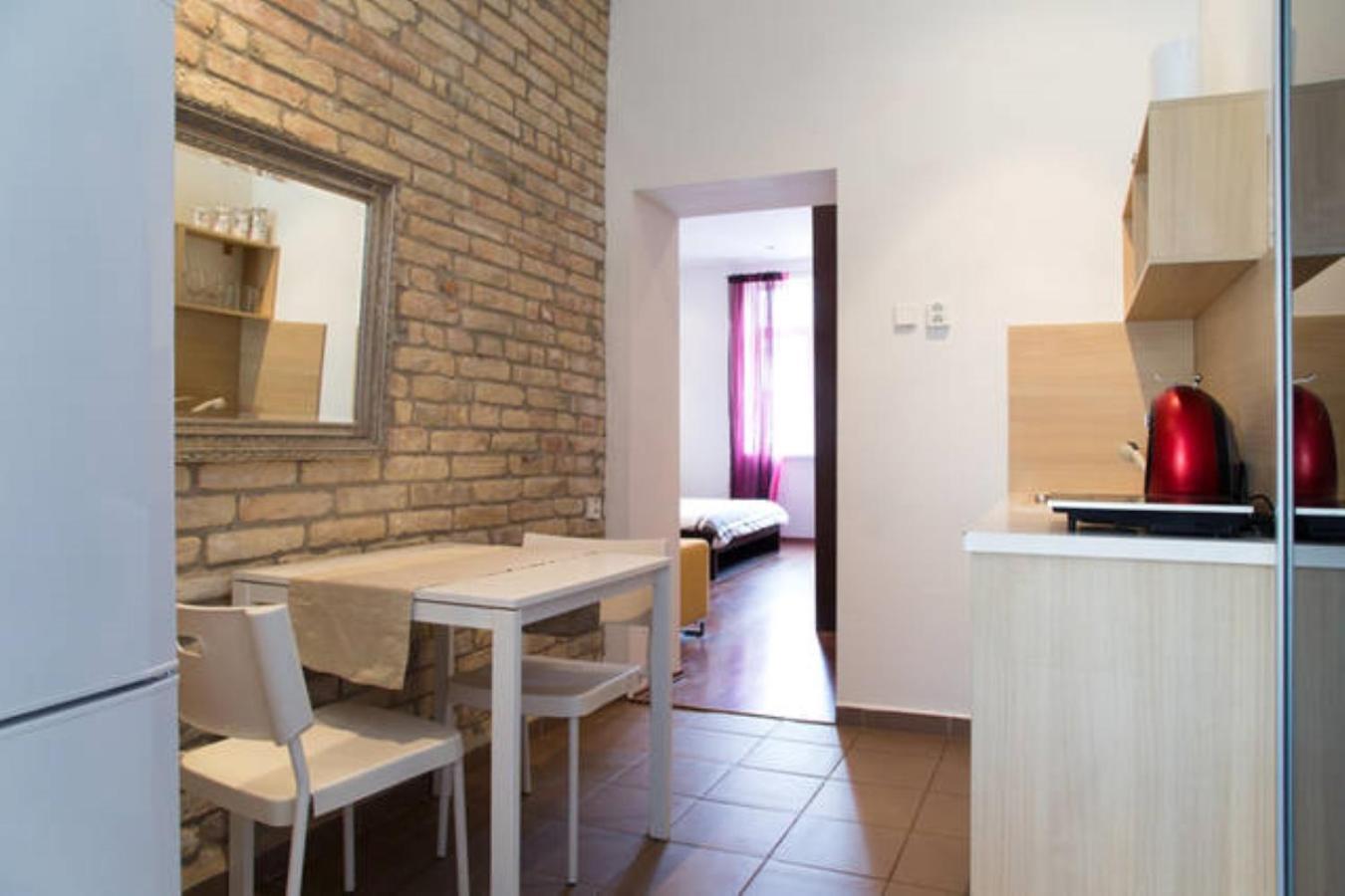 Romantic Central Flat Братислава Екстер'єр фото